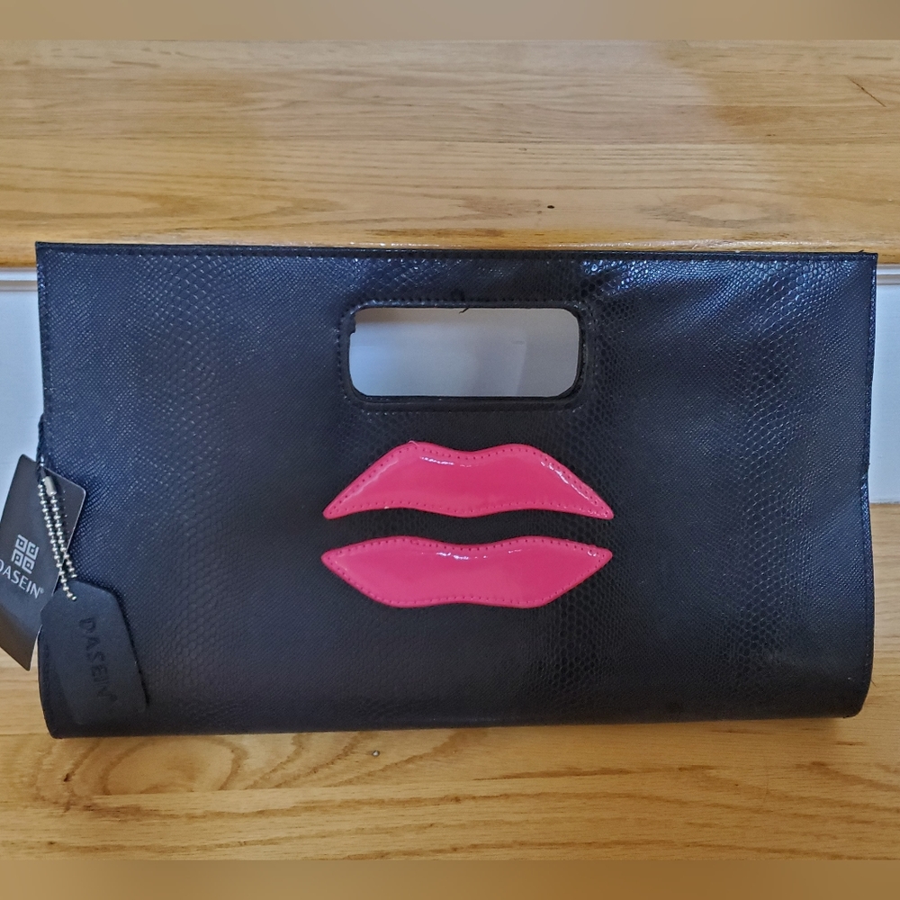 Dasein black clutch with pink lips